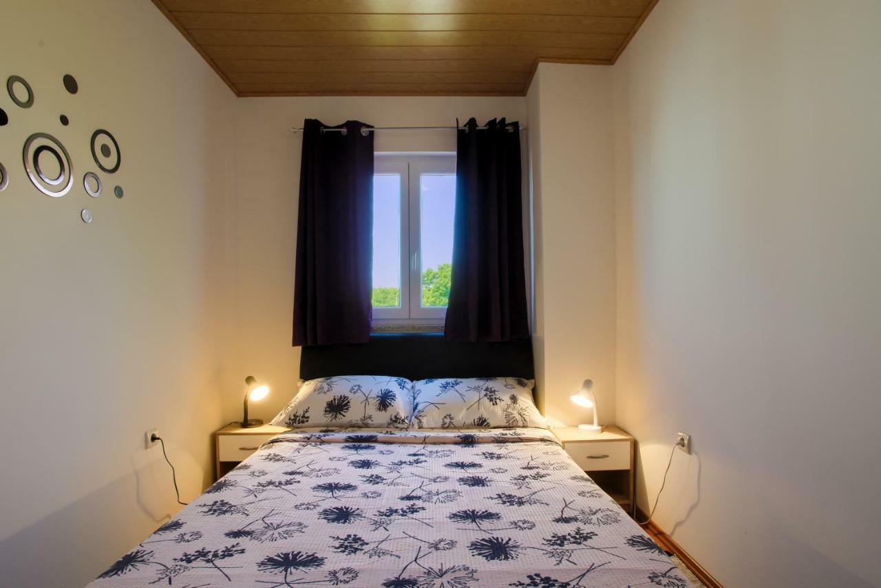 Apartment Monica Liznjan Luaran gambar