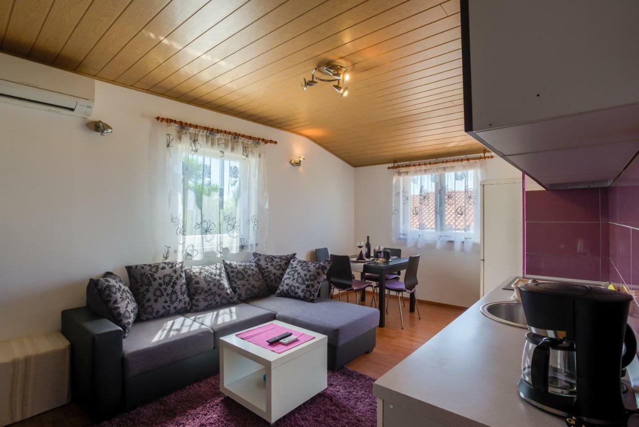 Apartment Monica Liznjan Luaran gambar