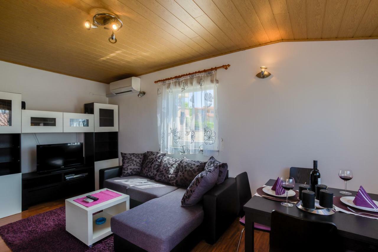 Apartment Monica Liznjan Luaran gambar