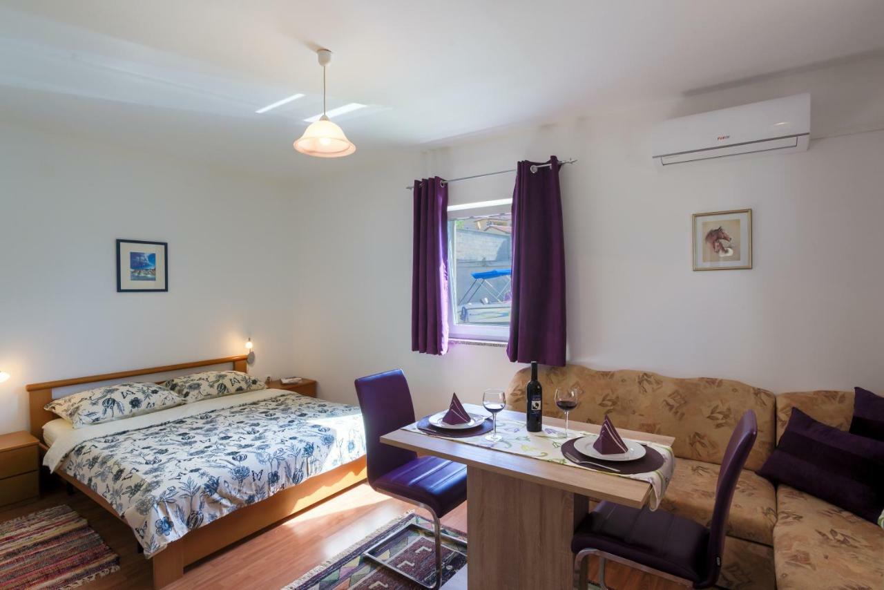 Apartment Monica Liznjan Luaran gambar